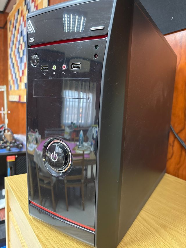 Ordenador de sobremesa Negro/Rojo