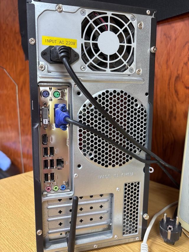 Ordenador de sobremesa Negro/Rojo