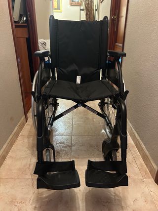 Se vende silla de ruedas SIN USAR