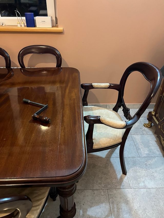 Mesa de comedor y 6 sillas