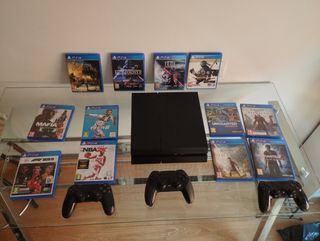 PS4 (PlayStation 4) con 3 mandos y 12 juegos