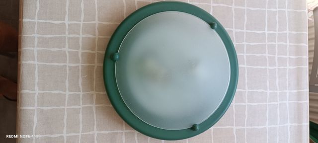 Lampada da soffitto verde e bianca