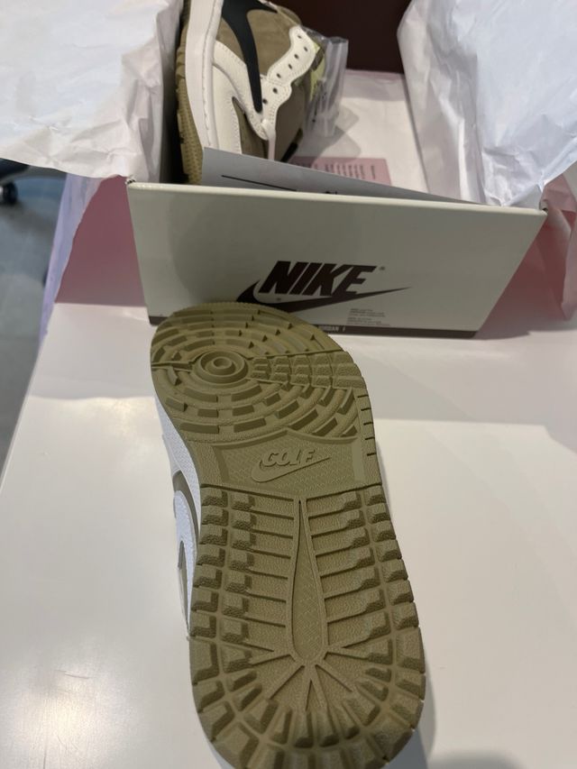 Nike Travis Scott Olive (Nuevas, sin abrir)