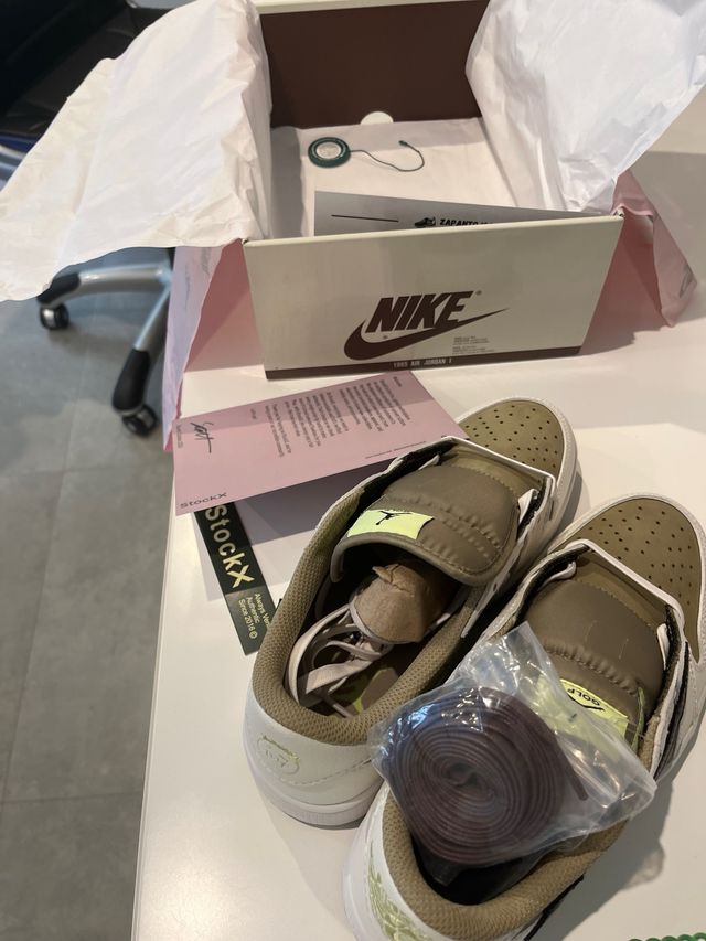Nike Travis Scott Olive (Nuevas, sin abrir)