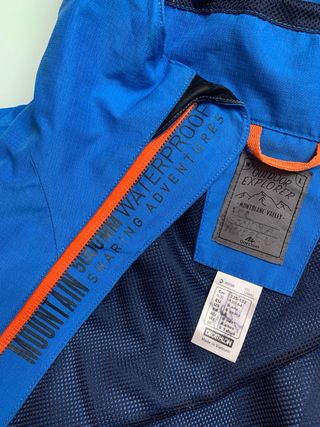 Ropa de montaña infantil azul y multicolor