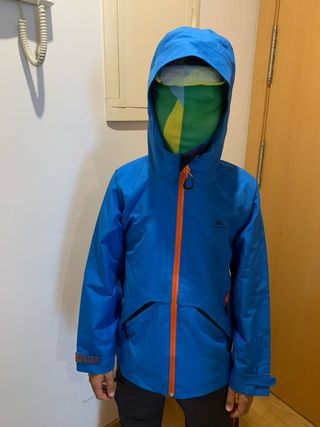 Ropa de montaña infantil azul y multicolor