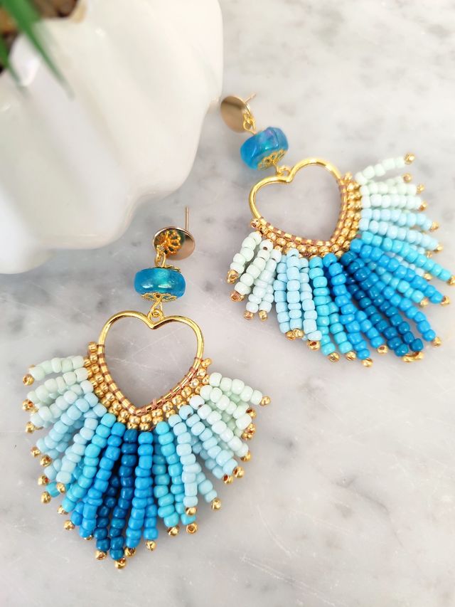 Orecchini pendenti cuore con frange perline