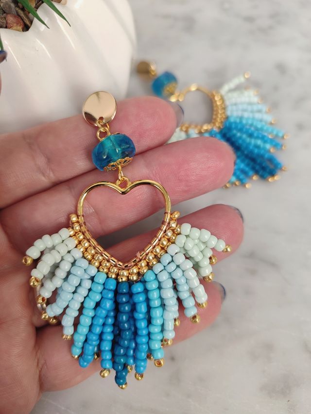 Orecchini pendenti cuore con frange perline