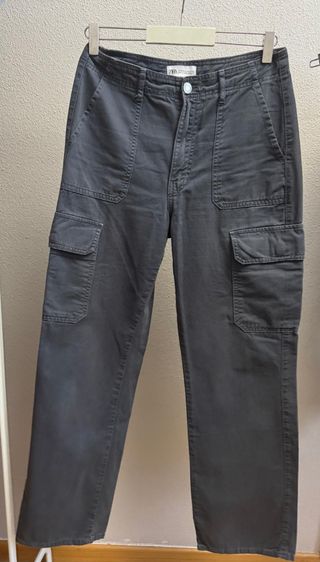 Pantalón cargo Zara gris mujer