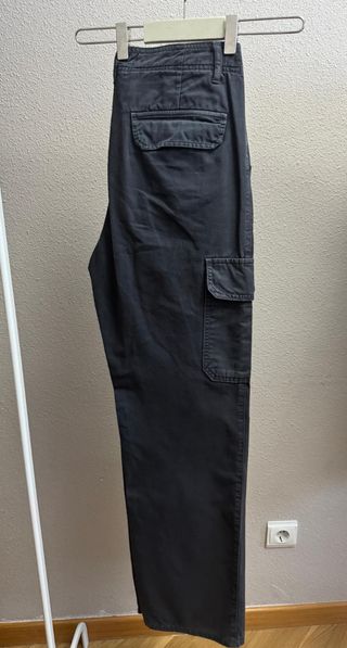 Pantalón cargo Zara gris mujer