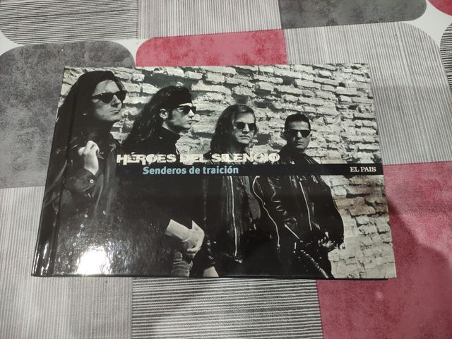 Libro CD Héroes del Silencio Senderos de Traición