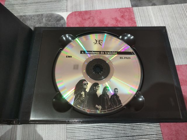 Libro CD Héroes del Silencio Senderos de Traición