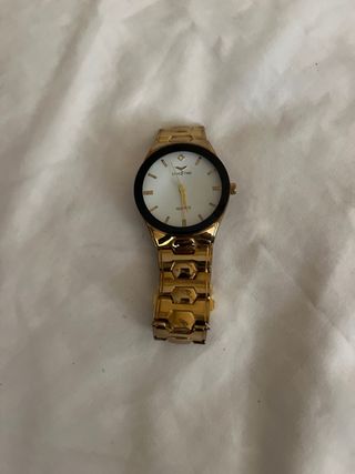 Reloj de mujer dorado y blanco