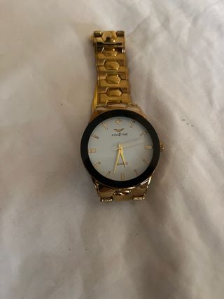 Reloj de mujer dorado y blanco