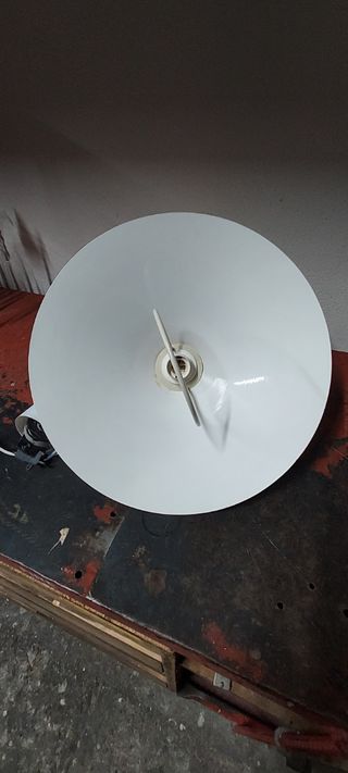 Lámpara de techo, regulable en altura.