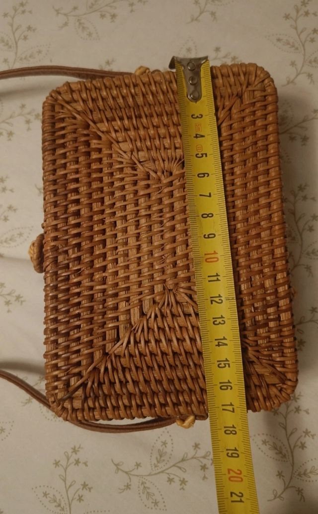 Bolso de ratán hecho a mano