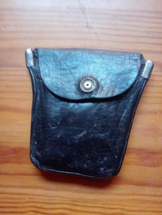 Monedero pequeño de cuero