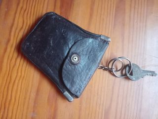 Monedero pequeño de cuero