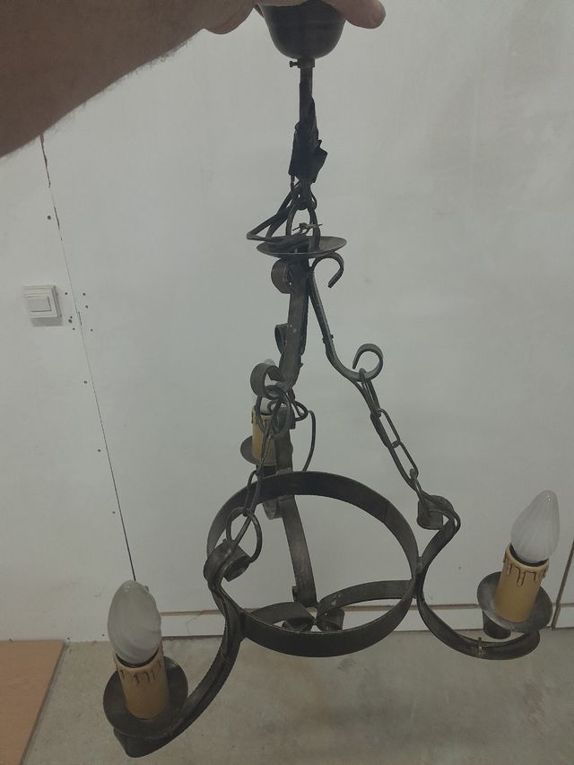 2 / 20euros cada una lámparas de forja negra