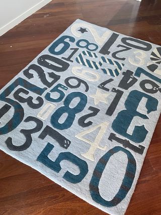 Alfombra infantil números azul y gris, 130x180