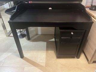 Scrivania in legno Ikea