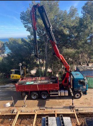 Camión Grúa servicios y transportes