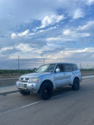 Mitsubishi Montero 2005