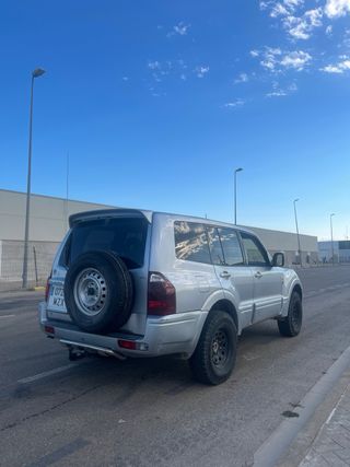 Mitsubishi Montero 2005