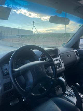 Mitsubishi Montero 2005