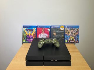 PS4 500GB + 4 Juegos + Mando Camuflaje