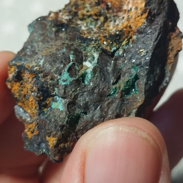 Cuprite, calcopirite e malachite