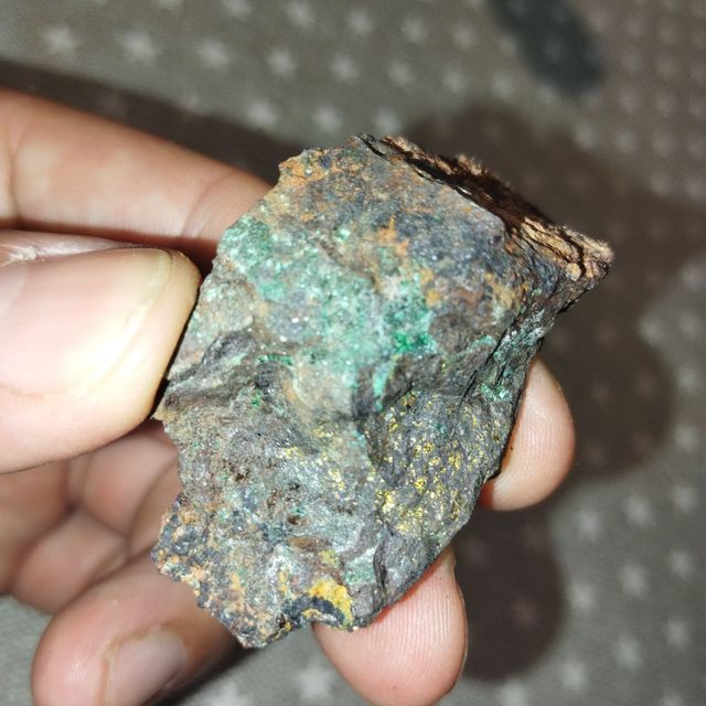 Cuprite, calcopirite e malachite