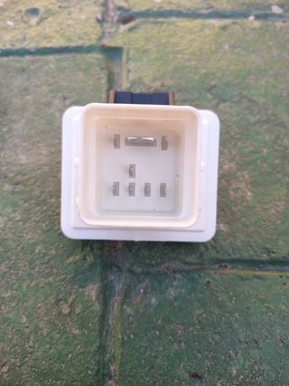 Caja relé calentadores 110679886r