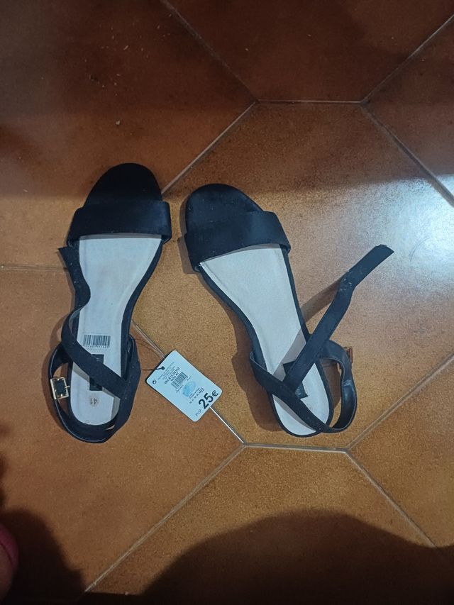 Sandalias a estrenar