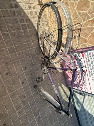 Bicicleta holandesa antigua para piezas