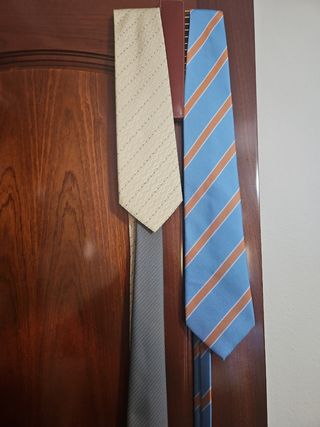 Lote 3 corbatas: beige, azul