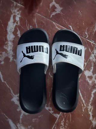 Chanclas Puma Negras y Blancas