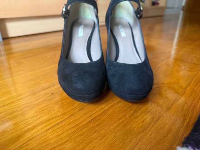 Zapatos de cuña negros con correa