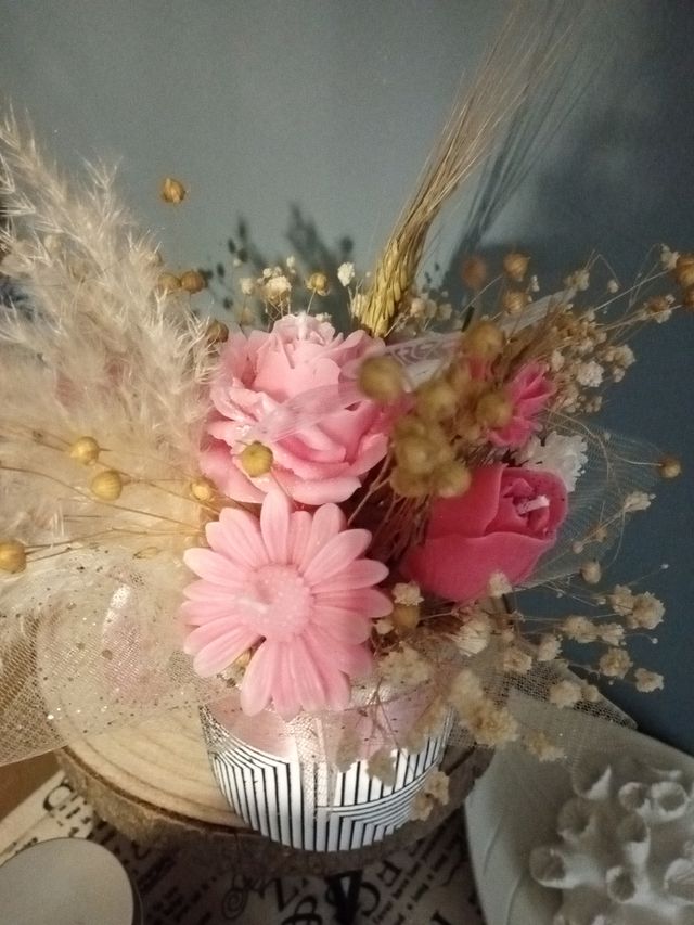 Centro de flores de cera aromatizadas