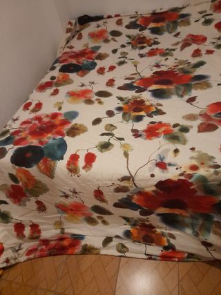 Colcha floral beige y multicolor