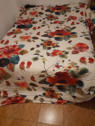 Colcha floral beige y multicolor