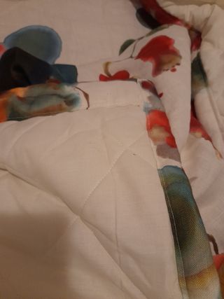 Colcha floral beige y multicolor