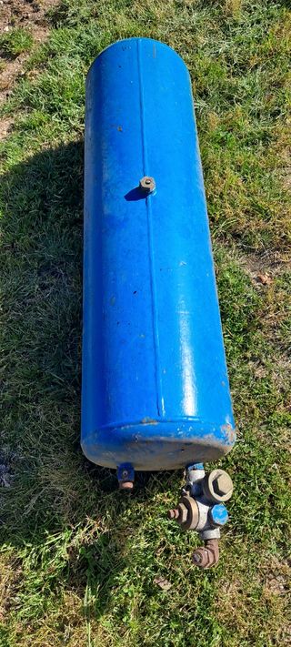 Depósito de aire comprimido azul