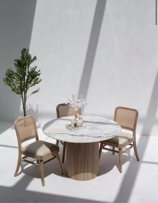 Mesa redonda mármol y madera