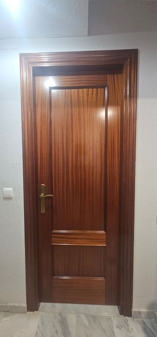 Puerta de madera interior