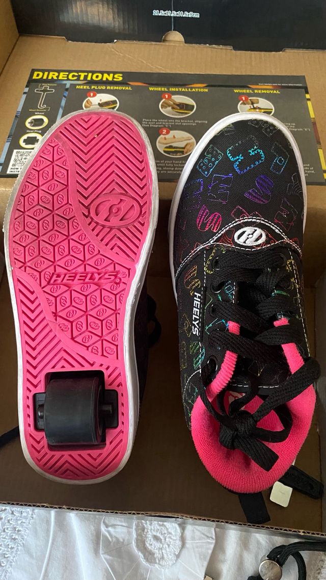 Zapatillas Heelys Negras y Rosas