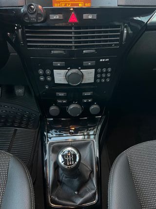 134€/Mes Opel Astra 1.7CDTi 110cv 154.000KM 2011