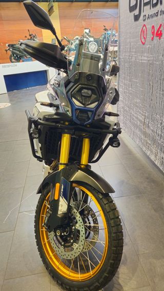 VOGE 800 RALLY