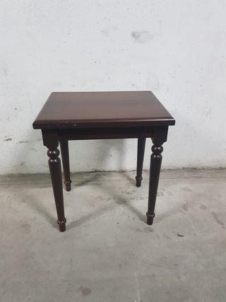 Mesita de noche de madera