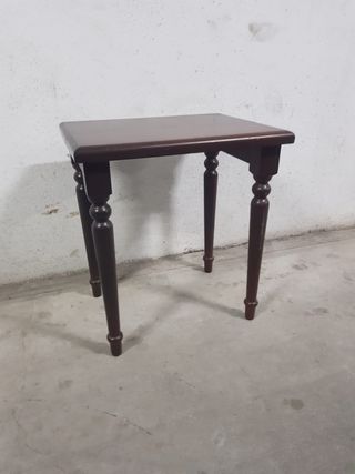 Mesita de noche de madera